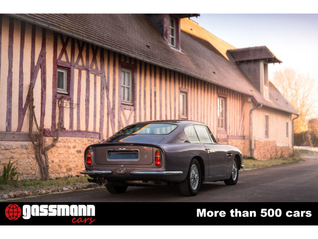 Aston Martin DB6 Vantage Sports Saloon 