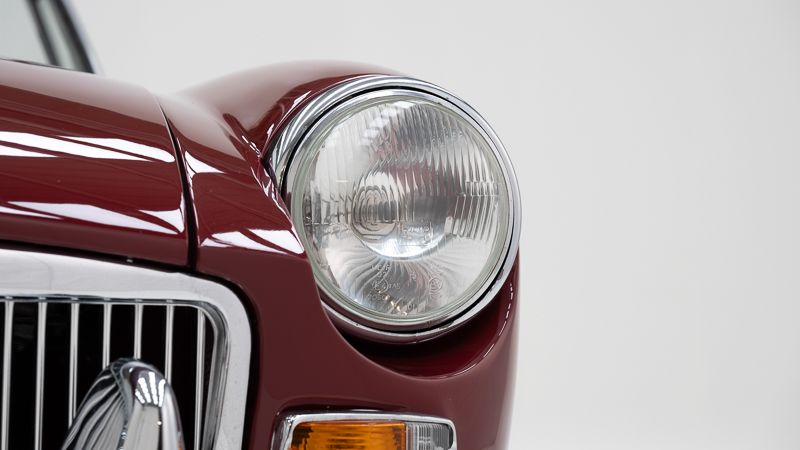 MG B \'74 