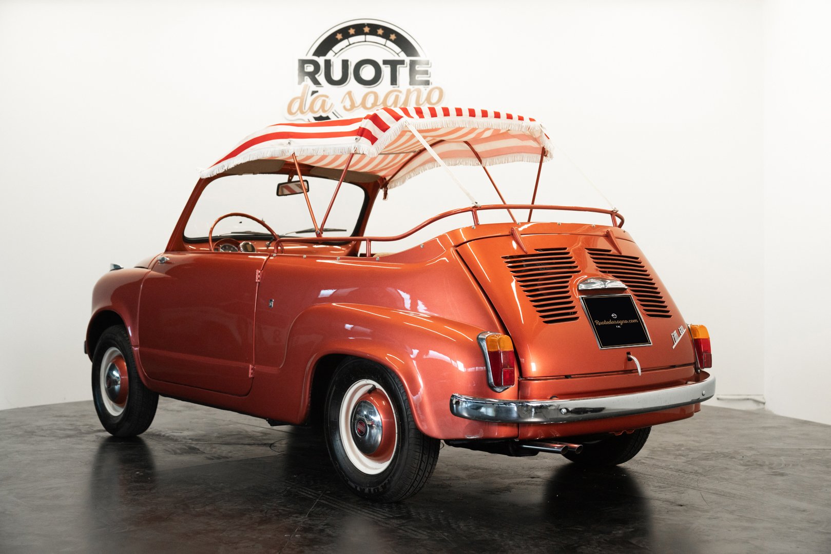 Fiat 600 \"Maggiolina\" by Francis Lombardi 