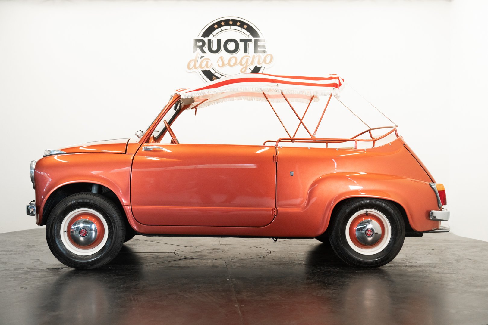 Fiat 600 \"Maggiolina\" by Francis Lombardi 