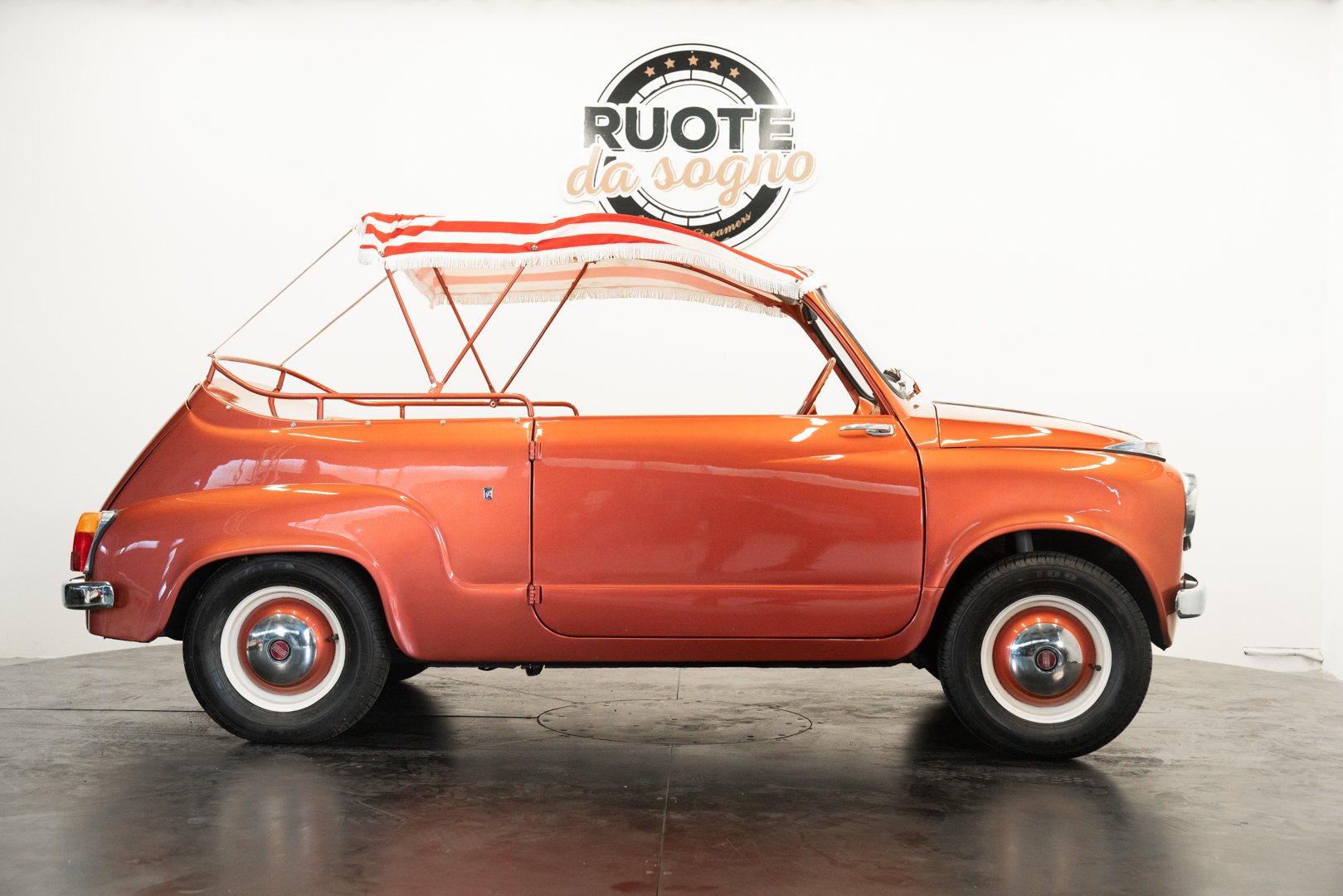 Fiat 600 \"Maggiolina\" by Francis Lombardi 