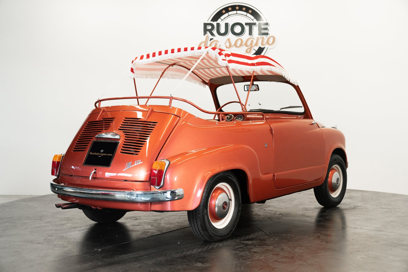 Fiat 600 \"Maggiolina\" by Francis Lombardi 