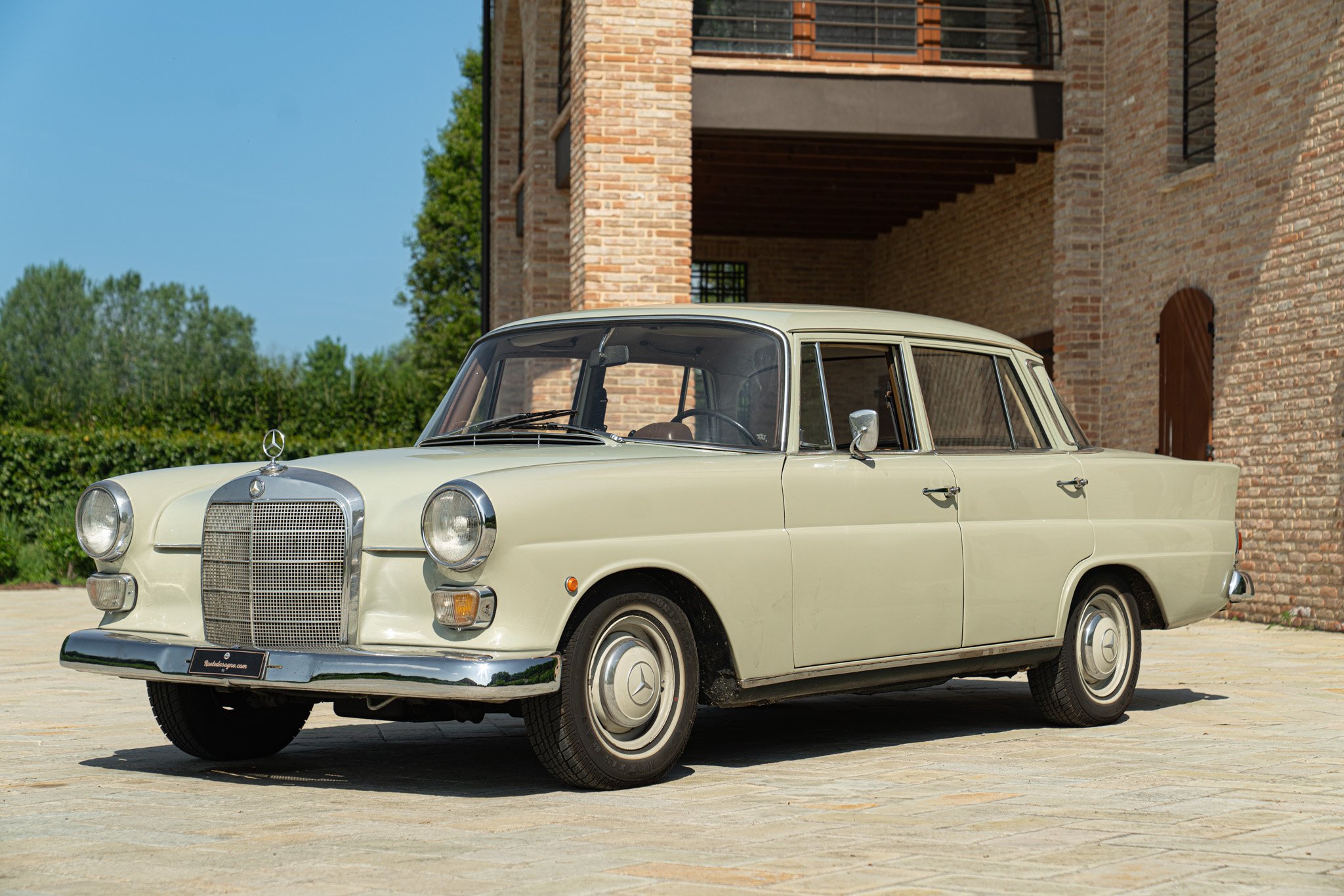 Mercedes Benz 200 CODINE 