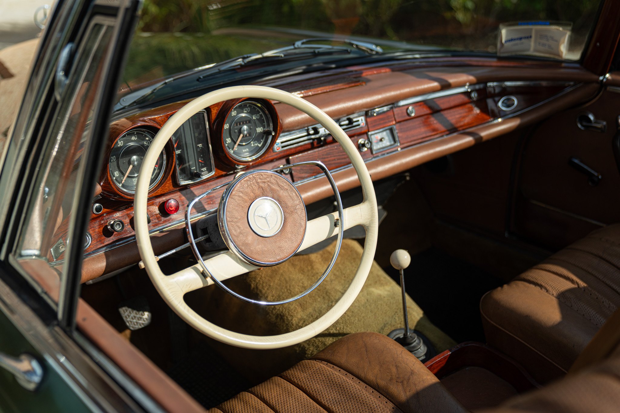 Mercedes Benz 220 SE CABRIOLET 