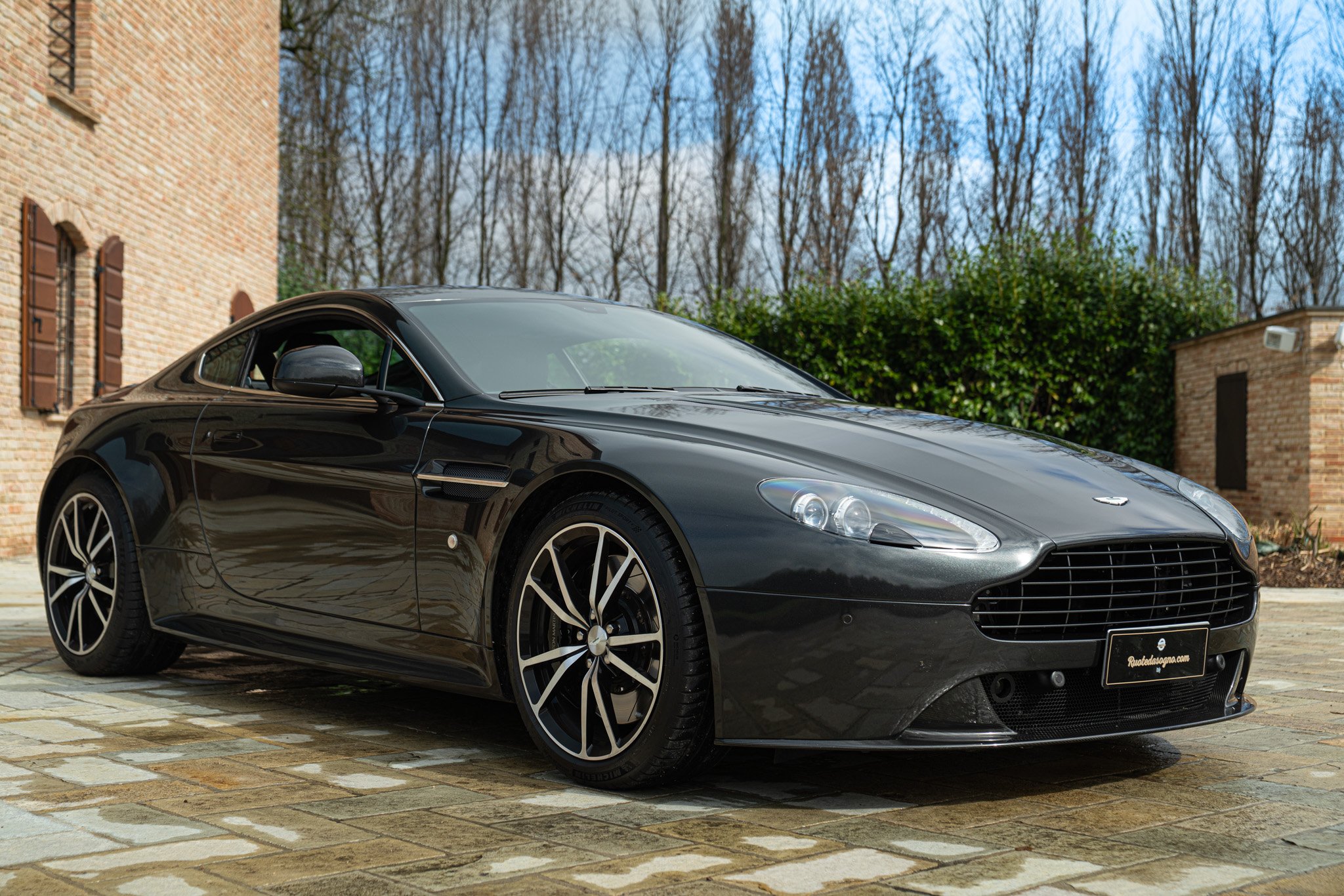 Aston Martin VANTAGE S P10 