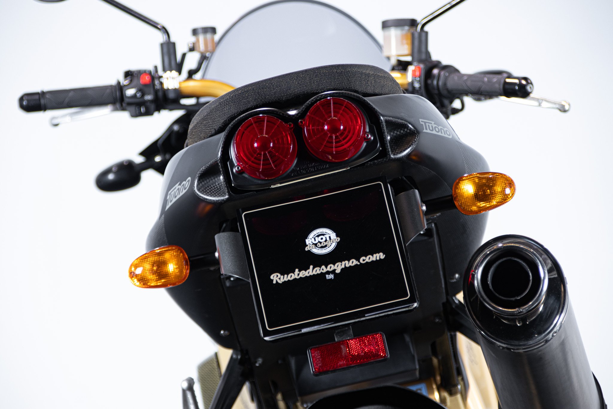 Aprilia RSV R 1000 TUONO 