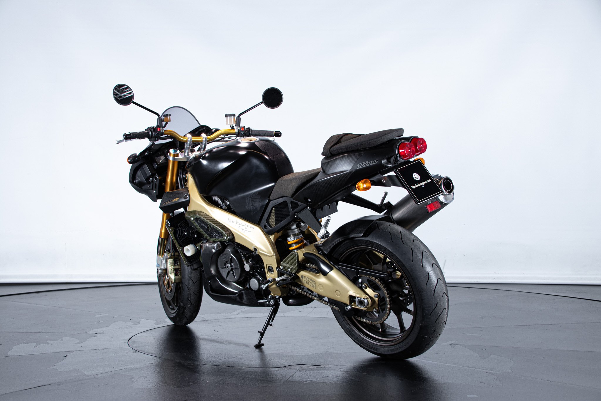 Aprilia RSV R 1000 TUONO 