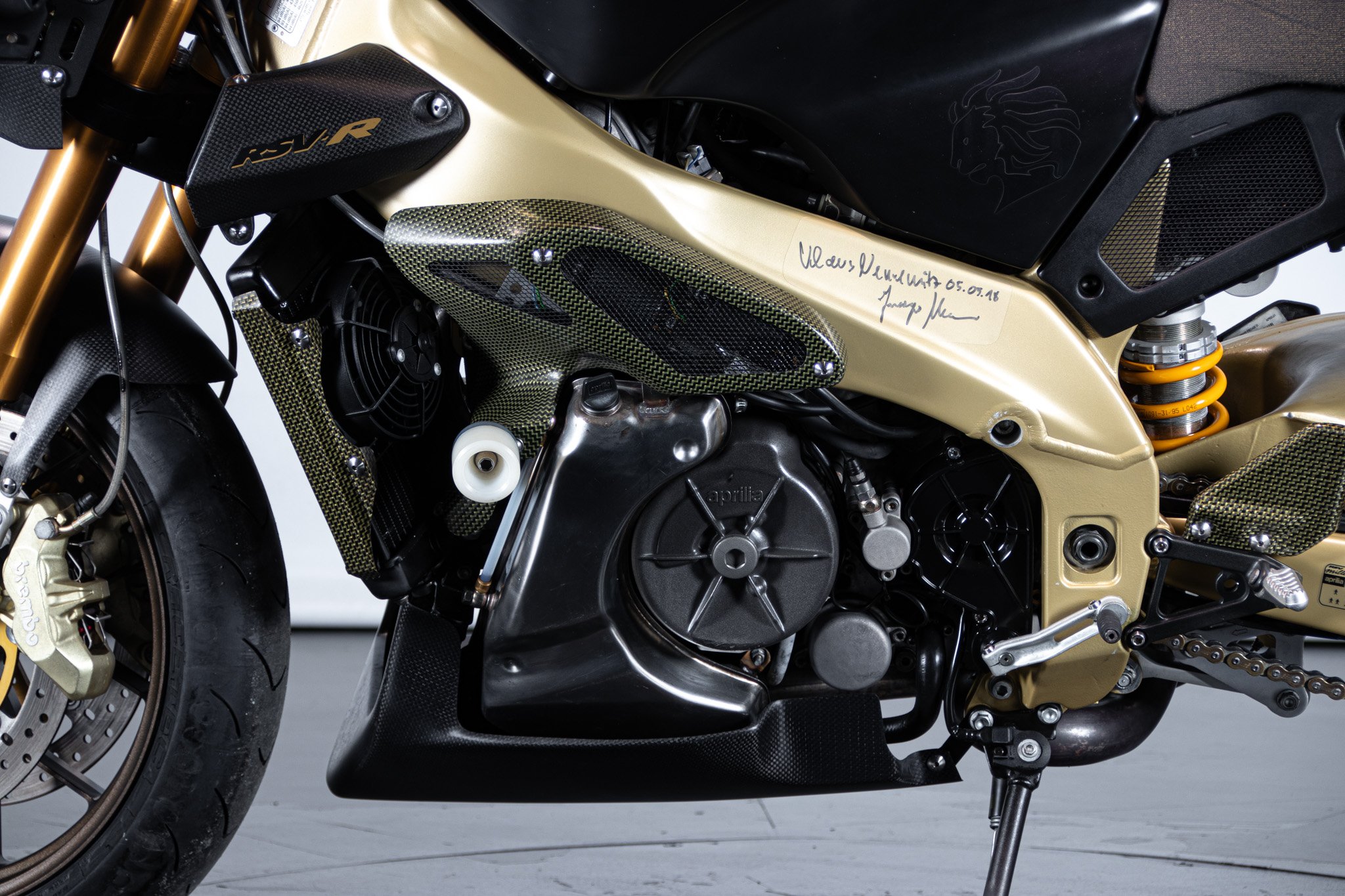 Aprilia RSV R 1000 TUONO 