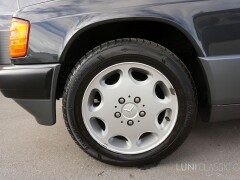 Mercedes Benz  190 E 2.3