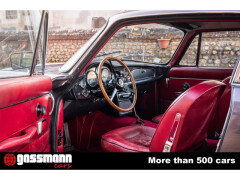 Aston Martin DB6 Vantage Sports Saloon 